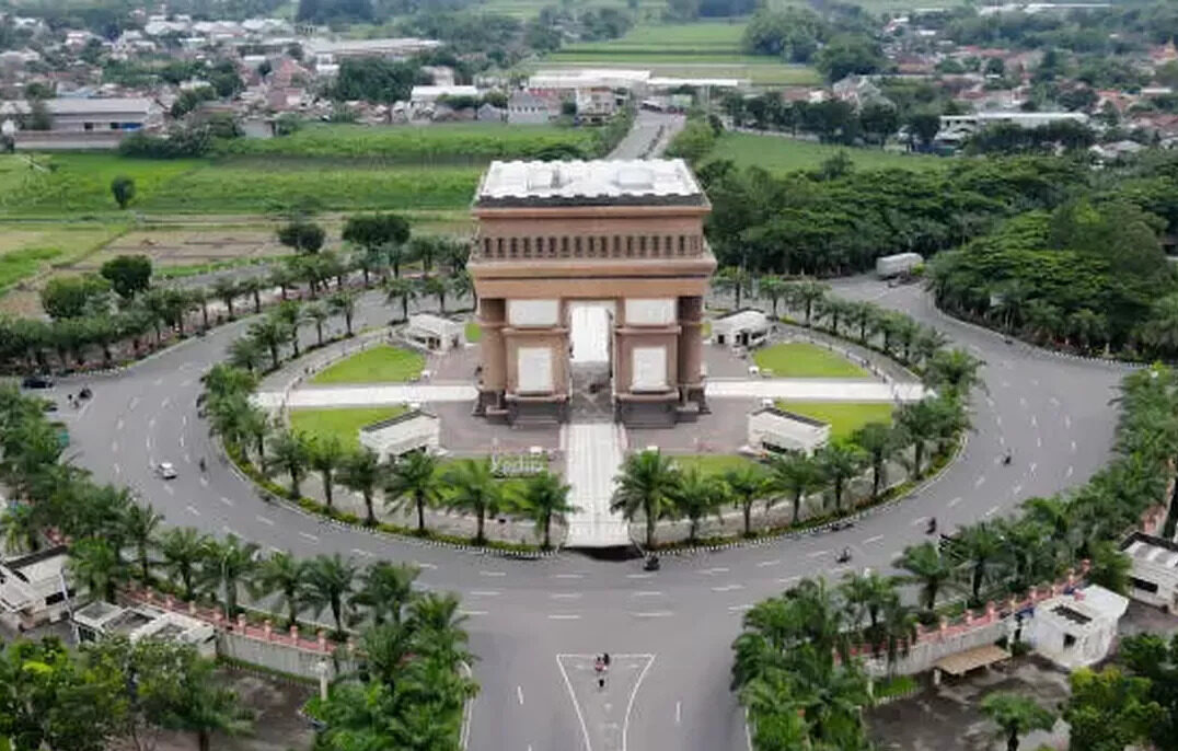 Simpang lima gumul kediri