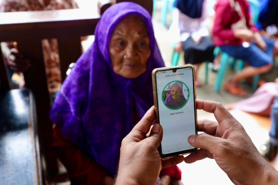 Uji coba digitalisasi bansos yang dihadiri kemensos kemendagri kemenpan rb komdigi den hingga bps di banyuwangi tahun 2025 catrawarta Uji coba digitalisasi bansos yang dihadiri kemensos kemendagri kemenpan rb komdigi den hingga bps di banyuwangi tahun 2025